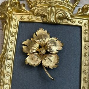 Vintage gold-toned flower brooch